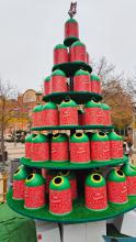 Árbol de Navidad de miniglús en Manzanares (Ecovidrio)