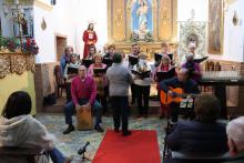 Las personas mayores con la Virgen de la Paz