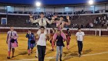 Novilleros a hombros el domingo
