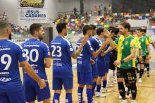 Saludo de los equipos