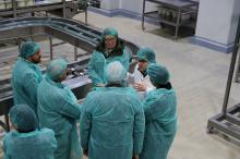 Visita Julián Nieva y Blanca Fernández a Artesanos Queseros Manchegos