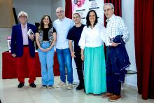 Ramos junto a miembros de la Escuela de Ciudadanía y los concejales Prado Zúñiga y Candi Sevilla