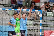 Daniel Gabriel celebra uno de sus dos goles en Murcia
