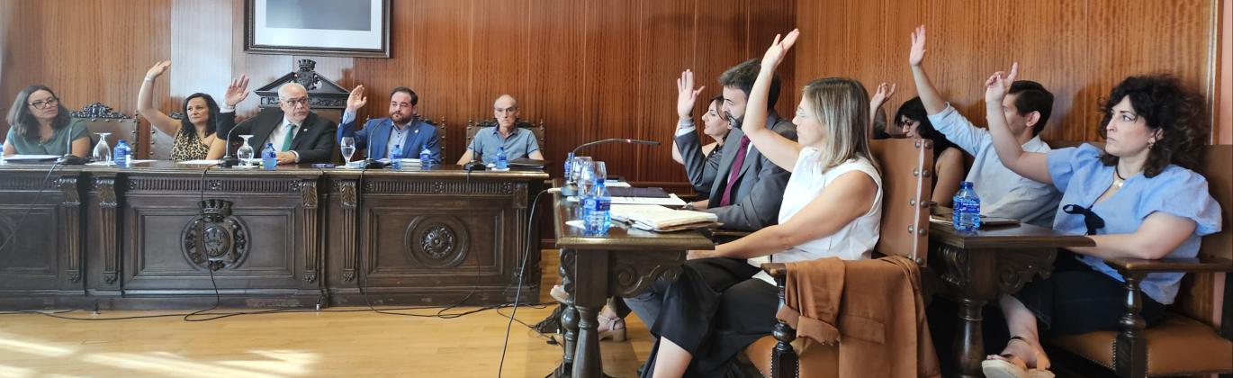Votación a cargo de los miembros del equipo de gobierno