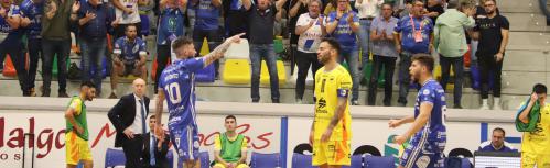 Antoñito celebra un gol en la primera jornada ante Peñíscola