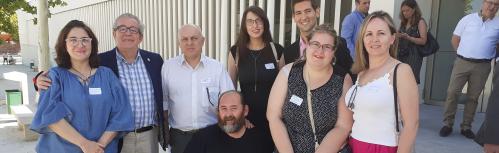 Participantes de la Lanzadera de  Empleo de Manzanares junto a los concejales Manuel José Palacios y Cándido Jorge Sevilla