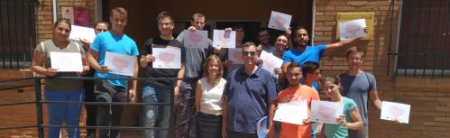 Alumnado con sus diplomas