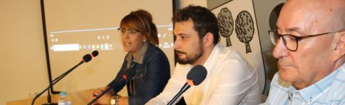 Silvia Cebrián acompañó a Alfonso Monsalve y a Francisco Contreras en la presentación de la conferencia