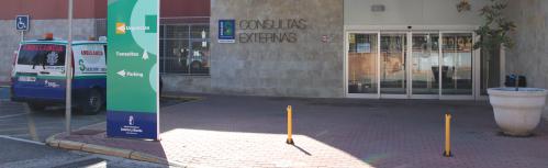 Exterior del hospital de Manzanares en foto de archivo
