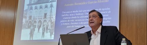 Antonio Bermúdez durante la conferencia