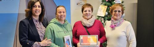 Las ganadoras de los premios junto a Gemma de la Fuente
