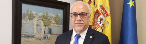 Julián Nieva en el despacho de alcaldía