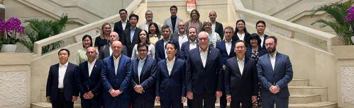 Delegación española con autoridades chinas