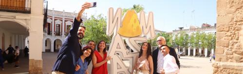 Nuevo letrero turístico de Manzanares en la plaza de la Constitución