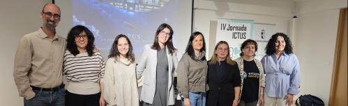 Ponentes junto a autoridades y asociación organizadora