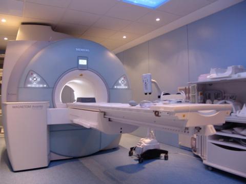 Equipo de alta tecnología en uno de los hospitales de la región