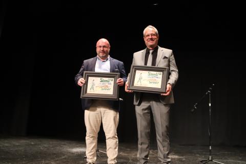 Manuel del Salto y Felipe Jerez con el galardón de Sembradores 2023