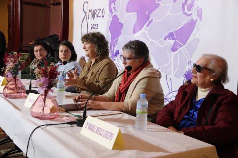 Mesa redonda mujeres mayores e igualdad