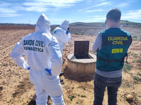 Foto de la actuación de la Guardia Civil en el pozo donde se encontraron los restos