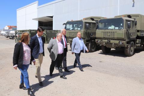 Nieva recorre las instalaciones de Marzasa junto a los hermanos Martín Cano
