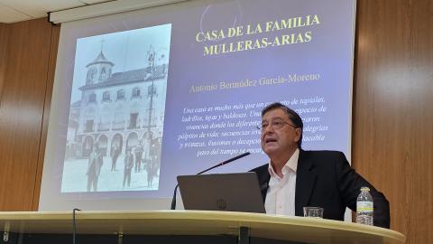 Antonio Bermúdez durante la conferencia