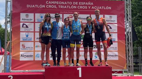 María José Sánchez de la Serrana y Paquillo (CD Opticalia Triatlón Manzanares), medalla de oro en el campeonato de España de duatlón cros 2024