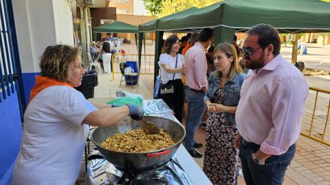 Miembros del equipo de gobierno municipal y de la AAVV Nuevo Manzanares