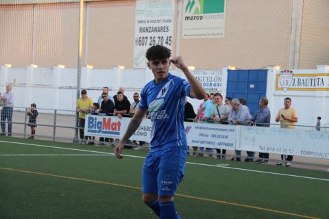 Rubén celebra el gol con el que estableció el resultado definitivo