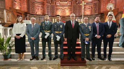 Responsables de la Guardia Civil de Manzanares con miembros del equipo de gobierno