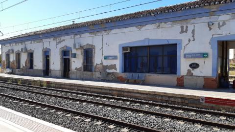 Estado del edificio del andén central de la estación de Manzanares