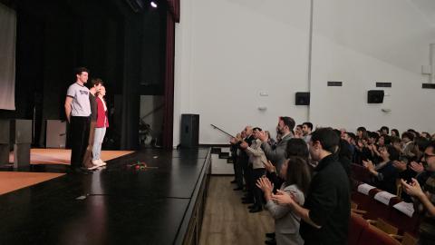 Estreno de Bajo la tierra que pisamos en Manzanares