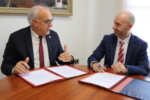 Firma convenio Ayuntamiento y Asociación Empresarial (mayo 2025)