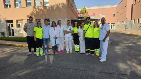 Equipo docente y residentes en el hospital de Manzanares