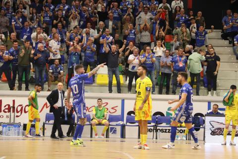 Antoñito celebra un gol en la primera jornada ante Peñíscola