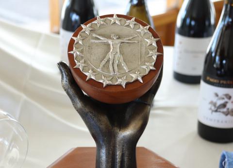 Trofeo que concede Tertulia XV a la Mejor Labor Humanitaria