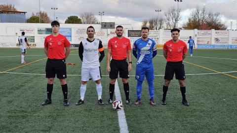 Sorteo de capitanes en el partido contra AD Campillo