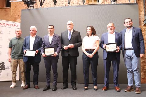 Julián Nieva con representantes de las empresas reconocidas en las Jornadas Empresariales 2026