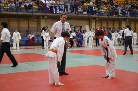 Saludo inicial entre competidores