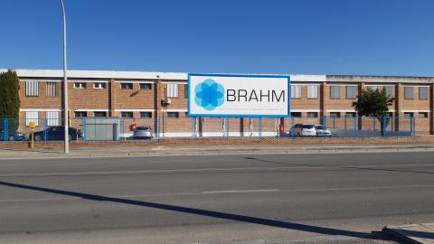 Exterior de la factoría Brahm del polígono industrial de Manzanares