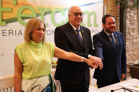 Julián Nieva junto a Antonia de la Chica y a Pablo Camacho