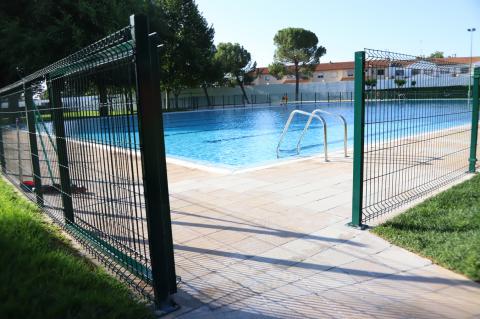Preparación de la piscina municipal para su apertura (verano 2026)