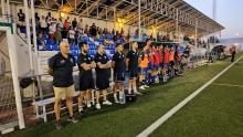 Cuerpo técnico del Manzanares CF durante el minuto de silencio en memoria de Ángeles Escabias y de Jerónimo Lozano