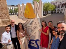 Nuevo letrero turístico de Manzanares en la plaza de la Constitución