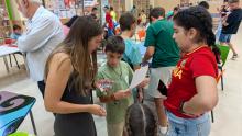 Intercambio de cromos en la Casa de la Juventud