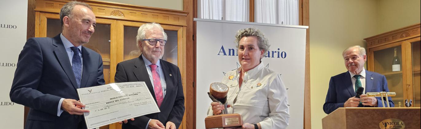 Pepa Muñoz recibió el premio concedido por Tertulia XV a WCK