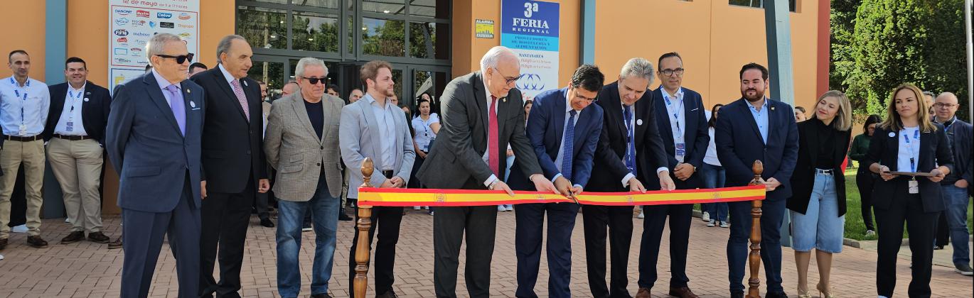 Corte de cinta inaugural a cargo del vicepresidente segundo del gobierno regional