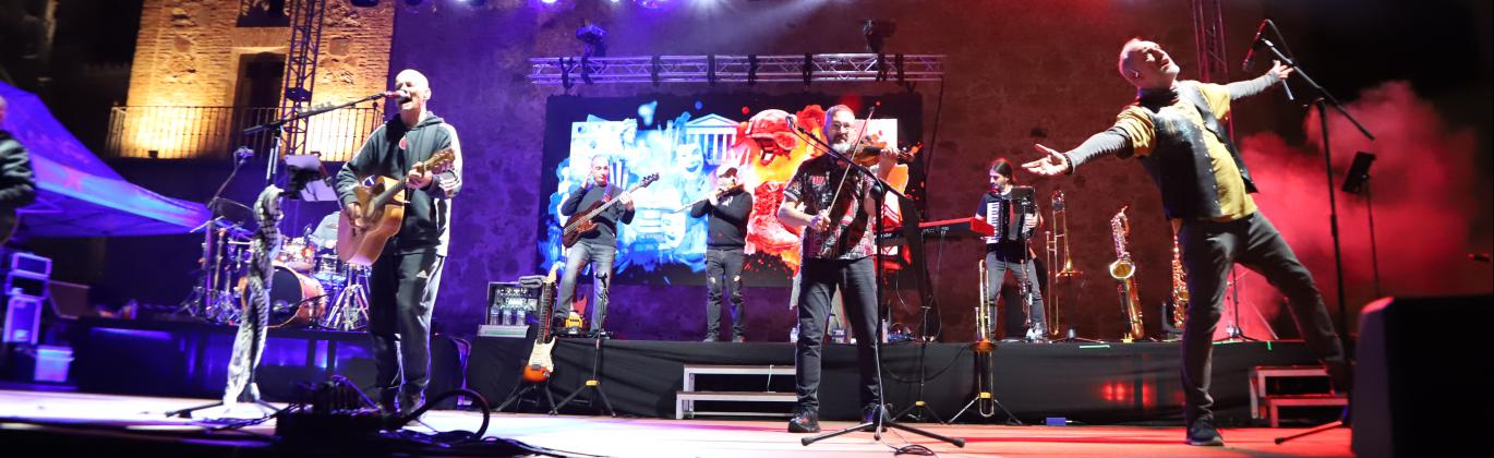 Actuación de Celtas Cortos en el concierto gratuito de mayo de 2026 en Manzanares