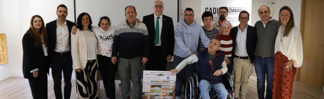 Entrega del decálogo de derechos sobre las personas con discapacidad a Pernod Ricard