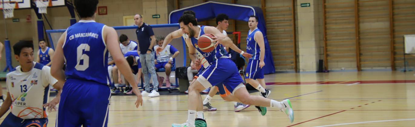 Matías Cabrero en un partido del CB Manzanares