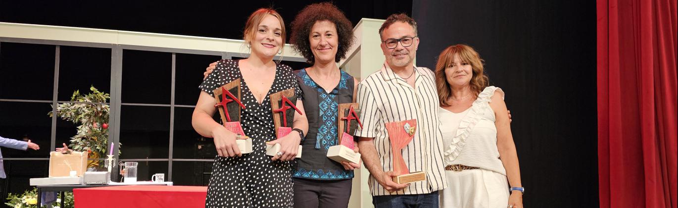 Miembros de Vogot con los galardones recibidos en Manzanares